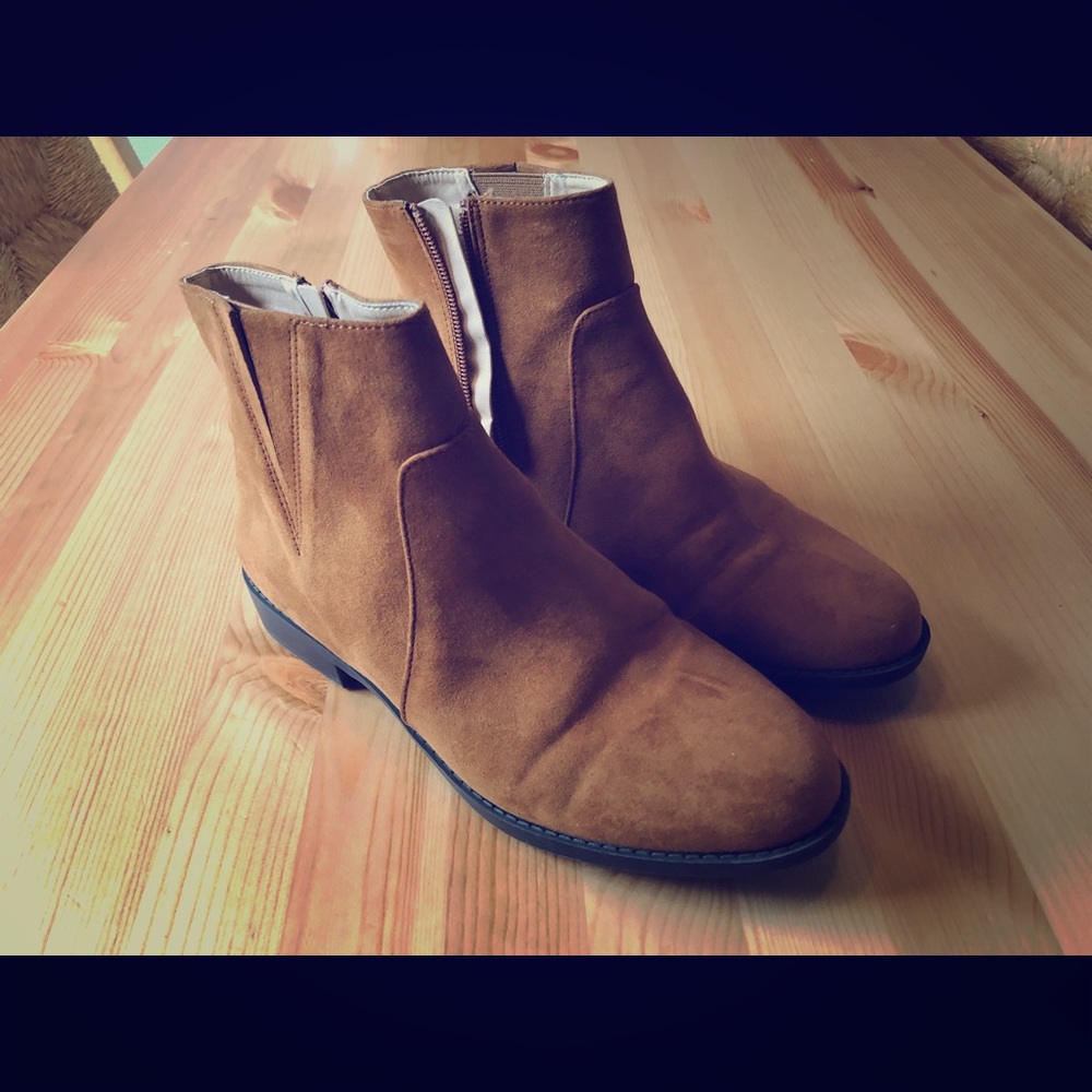Forever 21 size 7 brown faux suede booties